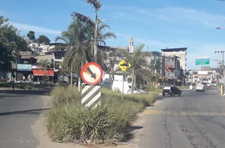 PRAÇA DO BAIRRO GRAMA RECEBE LIMPEZA